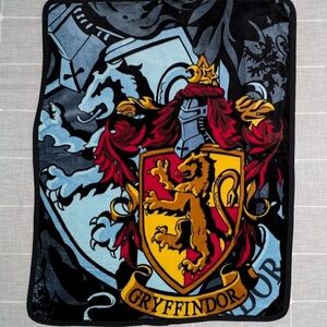 Harry Potter Gryffindor Crest Soft Throw Blanket